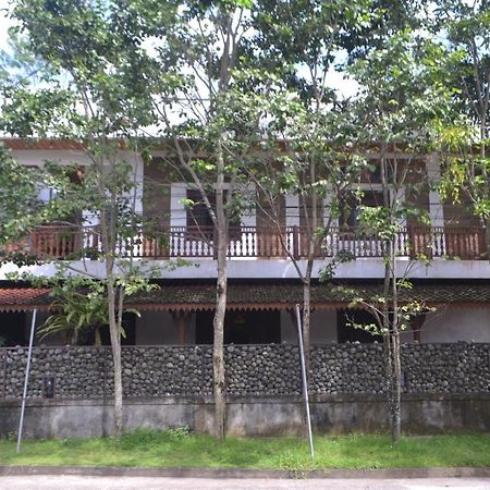 Hotel Batukaras Kalaras ภายนอก รูปภาพ