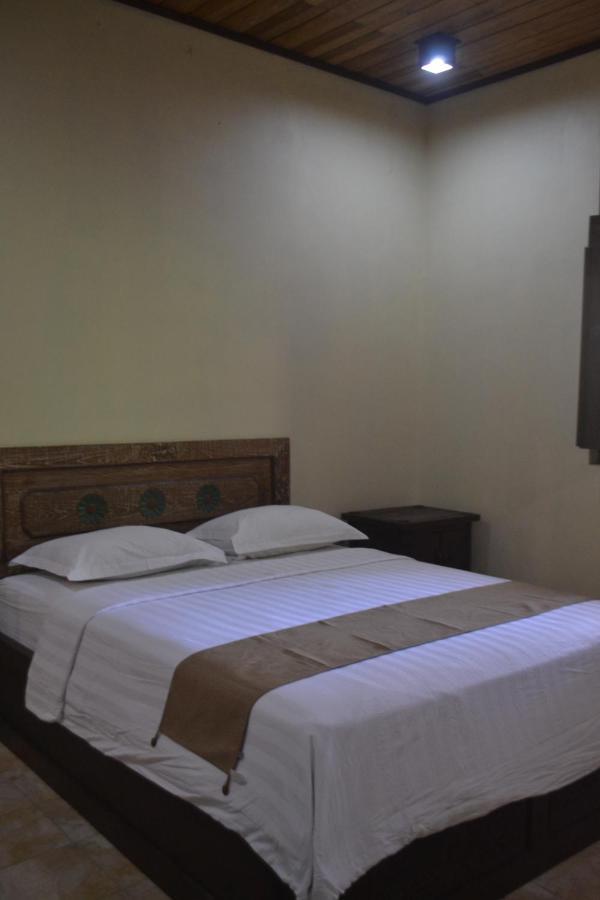 Hotel Batukaras Kalaras ภายนอก รูปภาพ