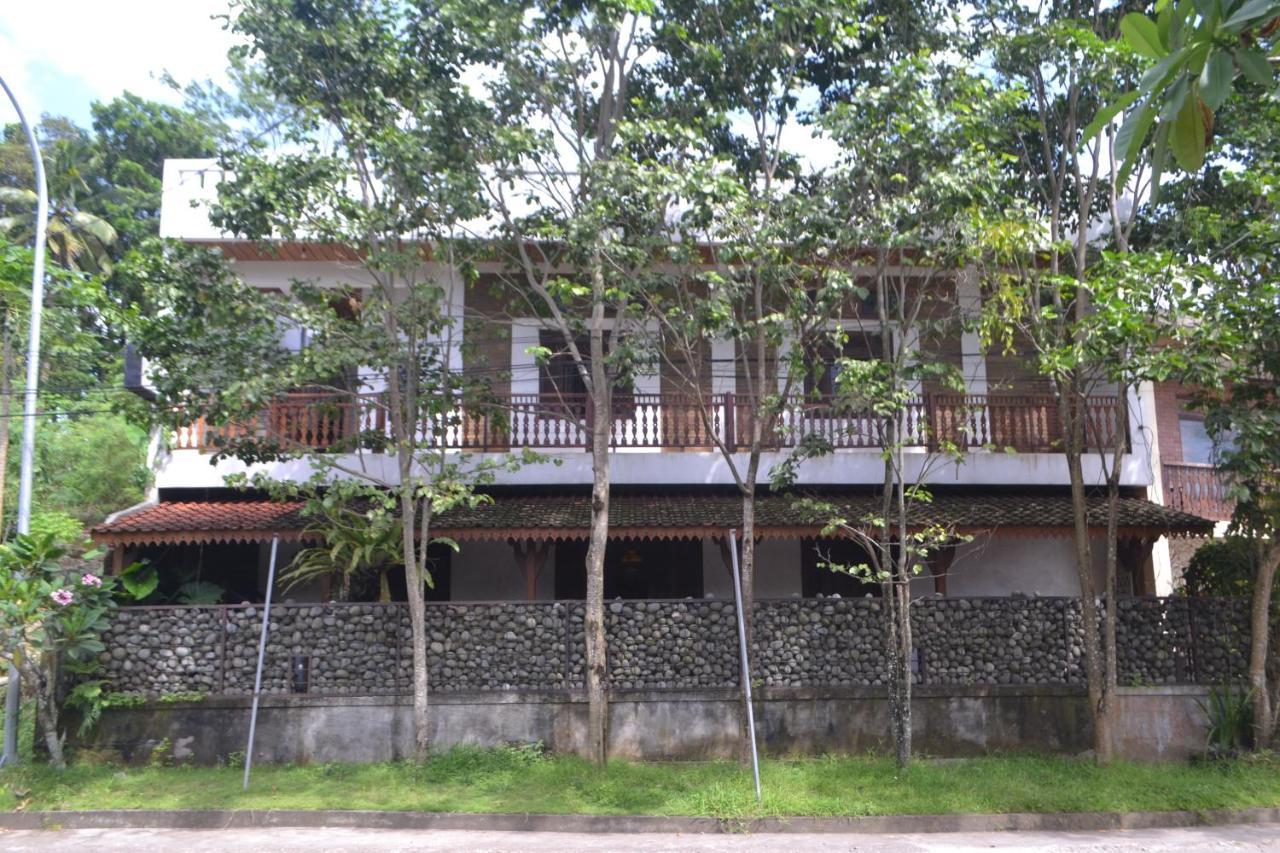 Hotel Batukaras Kalaras ภายนอก รูปภาพ