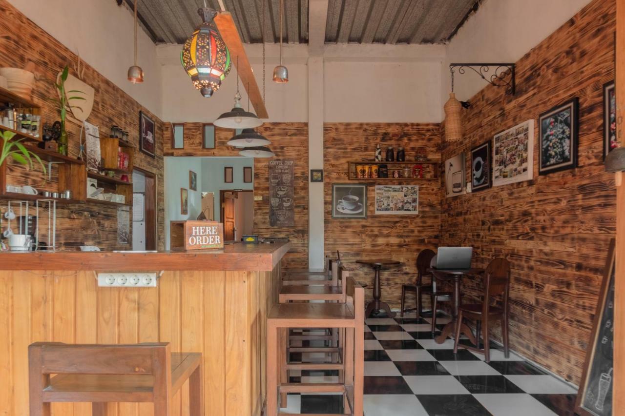 Hotel Batukaras Kalaras ภายนอก รูปภาพ